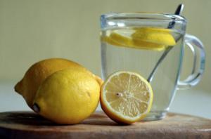 BENEFITS OF DRINKING WATER AND HONEY GOT LEMON BEHOLD MOUTH